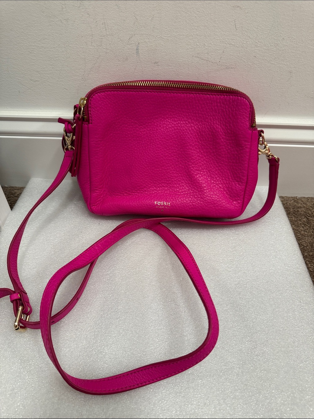 Fossil Hot Pink Pebbled Leather double zip Crossbody Bag purse